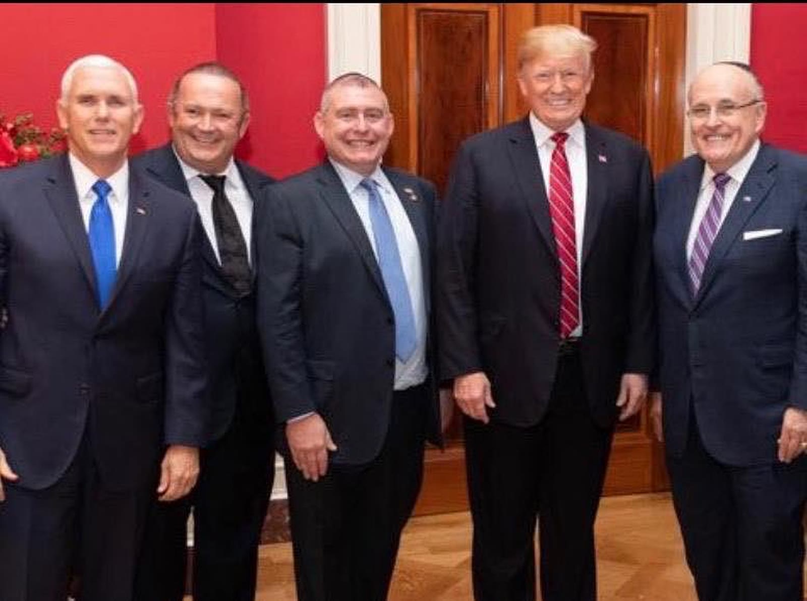 Mike Pence, Igor Fruman, Lev Parnas, Donald Trump and Rudy Giuliani at the White House, 2018